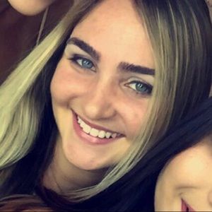 Meet your Posher, Lia